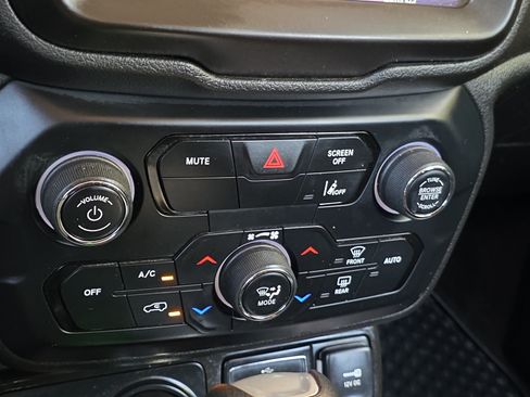 Used 2022 Jeep Renegade Latitude AWD/4WD image 20