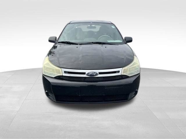 Used 2010 Ford Focus SE FWD image 2