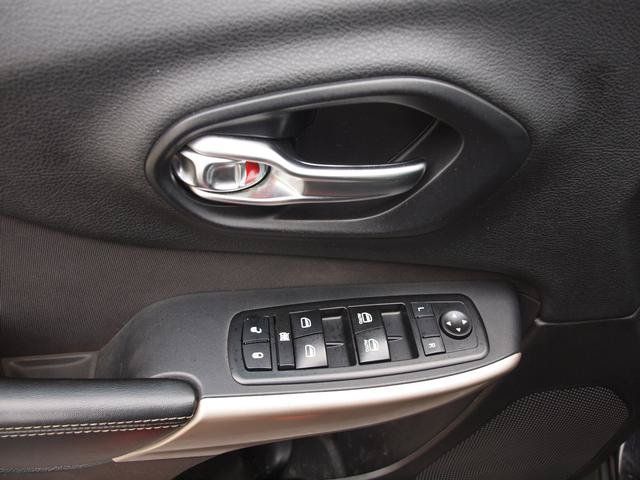 Used 2017 Jeep Cherokee Latitude w/ Safety/Convenience Group FWD image 8