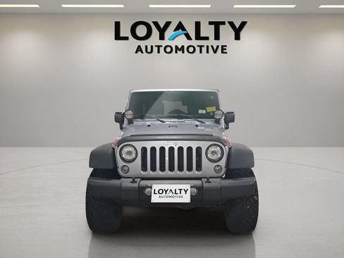 Used 2017 Jeep Wrangler Unlimited Rubicon w/ Cold Weather Group AWD/4WD image 8