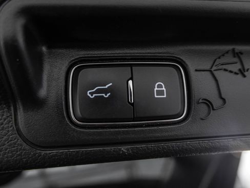 Used 2021 Ford Explorer XLT w/ Equipment Group 202A AWD/4WD image 40