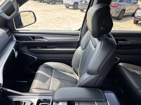New 2026 Jeep Grand Wagoneer 4WD image 32
