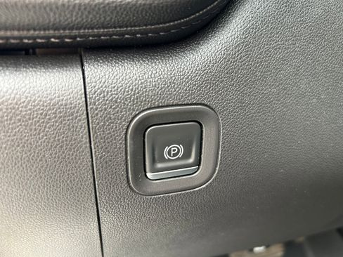 Used 2019 Chevrolet Silverado 1500 LTZ w/ LTZ Plus Package AWD/4WD image 18