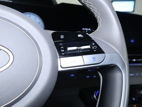 Used 2025 Hyundai Elantra SEL image 20