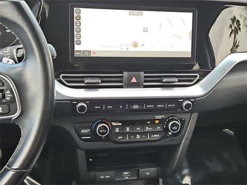 Used 2022 Kia Niro EX image 28