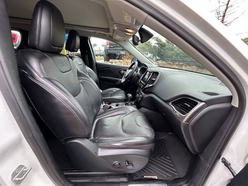 Used 2019 Jeep Cherokee Limited AWD/4WD image 32