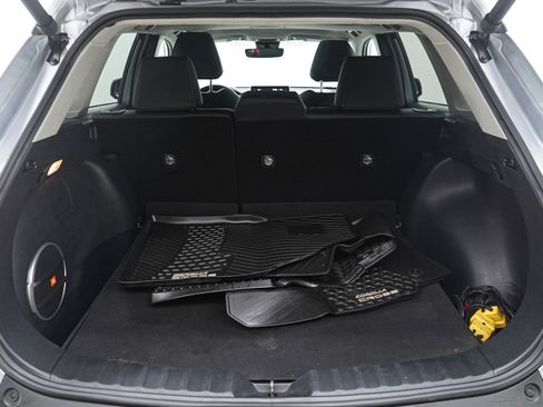 Used 2022 Toyota Corolla Cross XLE image 9