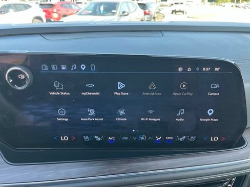 Used 2025 Chevrolet Suburban Premier RWD image 25