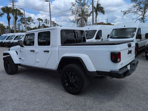 Used 2025 Jeep Gladiator Sport AWD/4WD image 7