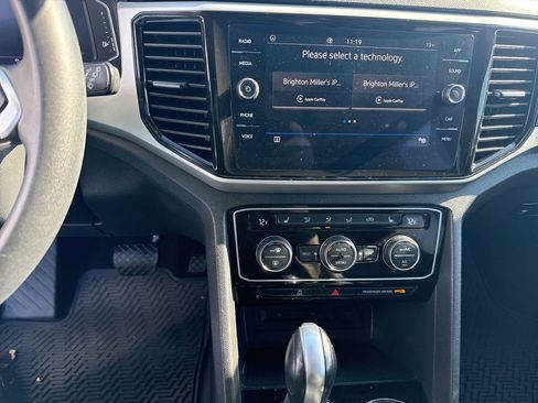 Used 2023 Volkswagen Atlas SE w/ Panoramic Sunroof Package image 11