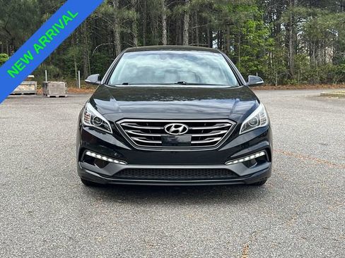 Used 2017 Hyundai Sonata Limited w/ Tech Package 03 FWD image 2
