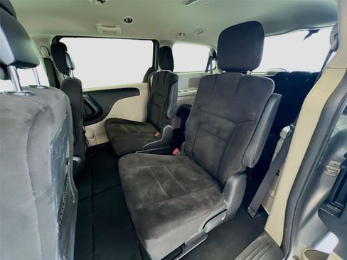 Used 2015 Dodge Grand Caravan SXT image 20