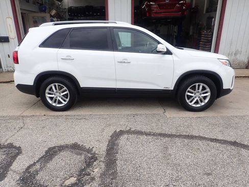Used 2015 Kia Sorento LX AWD/4WD image 21