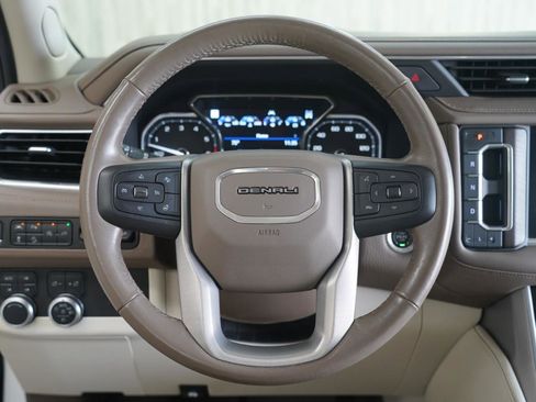 Used 2021 GMC Yukon XL Denali w/ Denali Premium Package AWD/4WD image 12