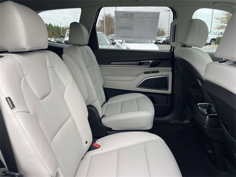 New 2025 Kia Telluride S image 17