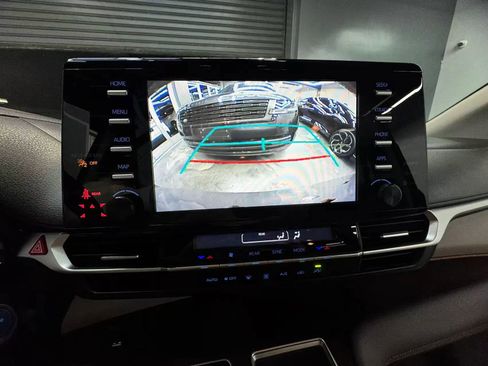 Used 2021 Toyota Sienna LE image 14