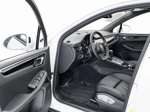 Used 2025 Porsche Macan image 7