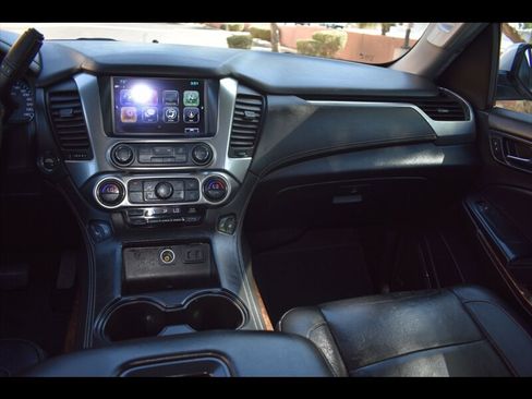 Used 2018 Chevrolet Tahoe LT w/ Luxury Package RWD image 32