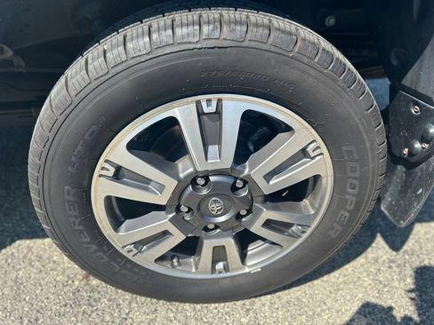 Used 2021 Toyota Tundra Platinum AWD/4WD image 43