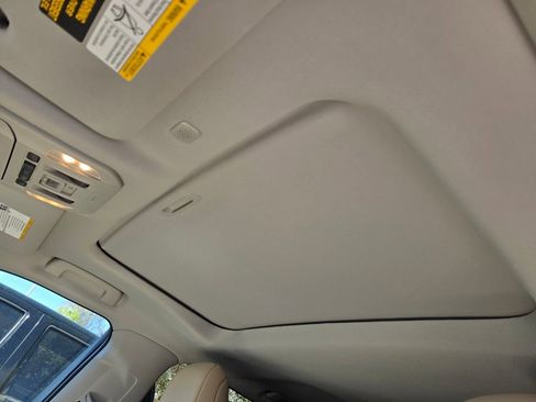 Used 2022 Toyota Highlander XLE image 7