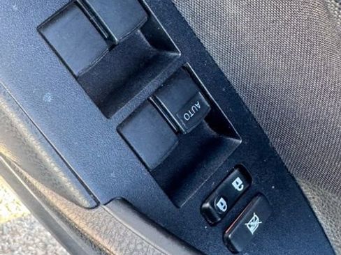 Used 2017 Toyota Corolla LE image 8