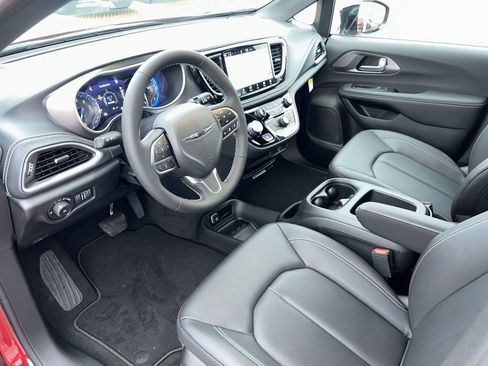 New 2026 Chrysler Pacifica Select image 13