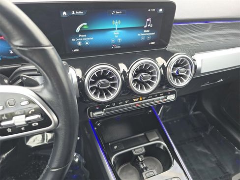 Used 2023 Mercedes-Benz GLB 250 4MATIC w/ Premium Package image 28