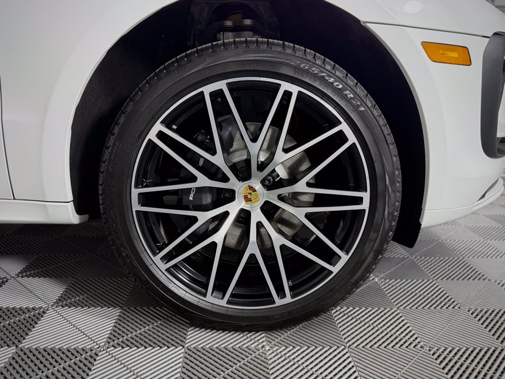 Certified 2026 Porsche Macan AWD/4WD image 19