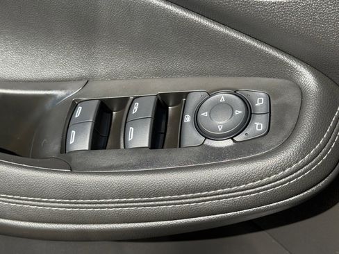 Used 2023 Buick Encore GX Essence w/ Experience Buick Package FWD image 23