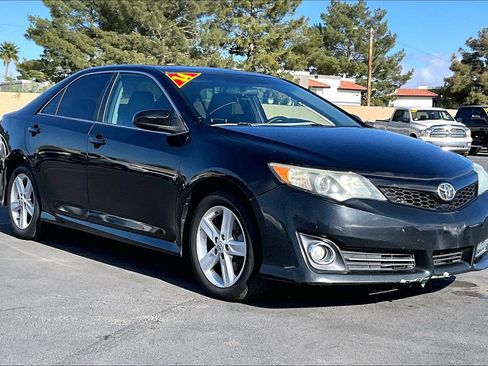 Used 2014 Toyota Camry SE FWD image 2