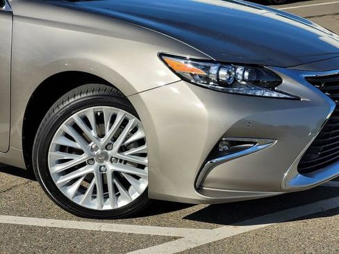 Used 2016 Lexus ES 350 w/ Luxury Package w/Wood Trim FWD image 3