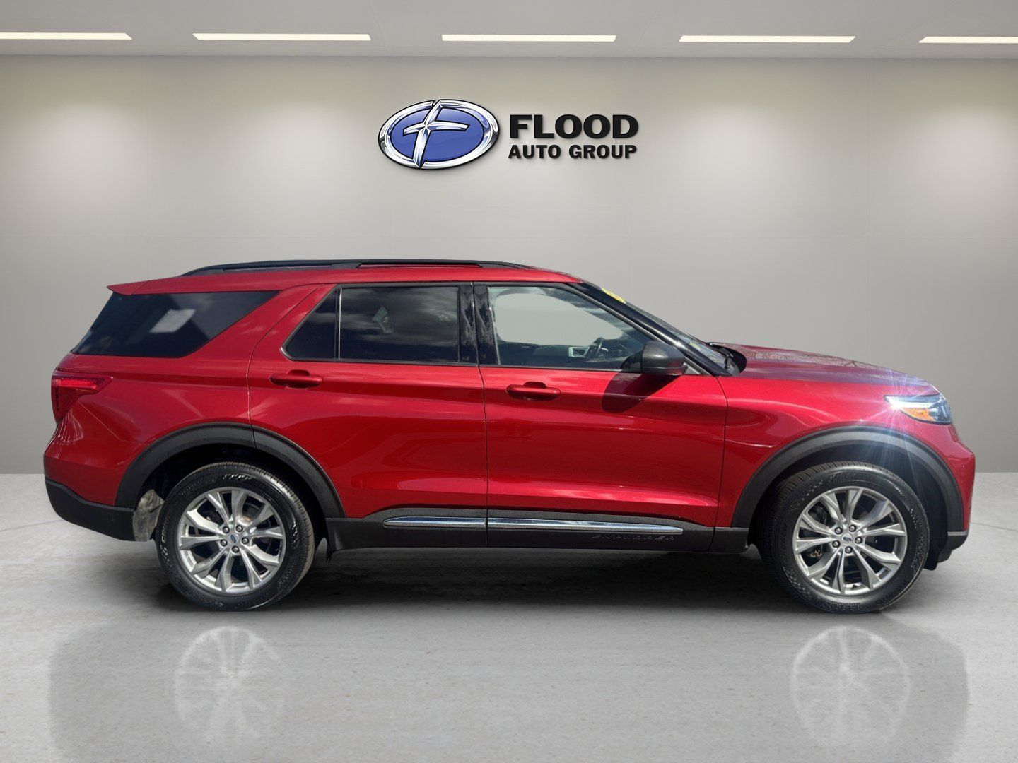 Certified 2023 Ford Explorer XLT w/ Equipment Group 202A AWD/4WD image 4
