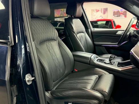 Used 2022 BMW X7 xDrive40i w/ M Sport Package AWD/4WD image 9
