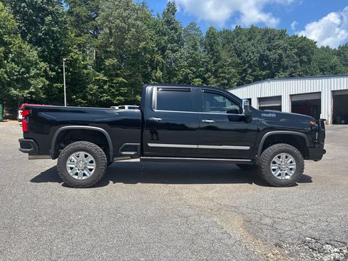 Used 2025 Chevrolet Silverado 3500 High Country w/ Technology Package AWD/4WD image 4