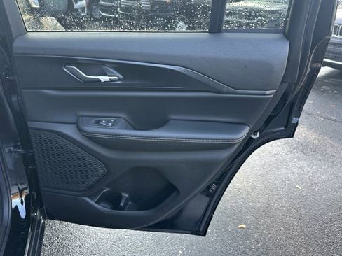 New 2025 Jeep Grand Cherokee Laredo image 16