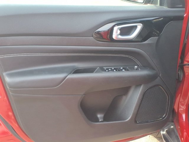 Certified 2023 Jeep Compass Latitude AWD/4WD image 8