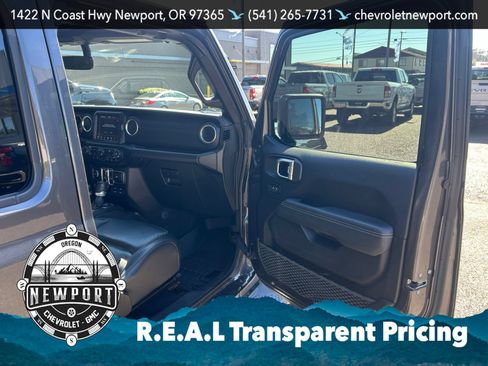 Used 2019 Jeep Wrangler Unlimited Sahara AWD/4WD image 31