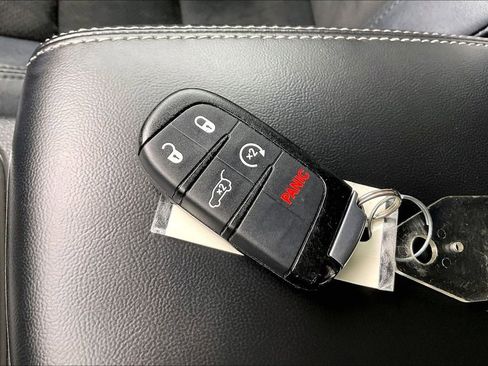 Used 2018 Jeep Grand Cherokee Altitude RWD image 36
