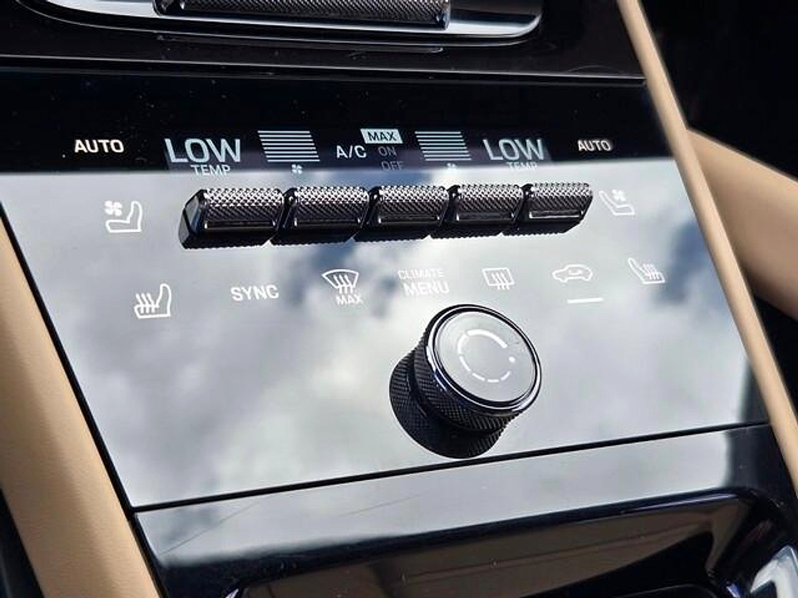Used 2025 Porsche Cayenne AWD/4WD image 17