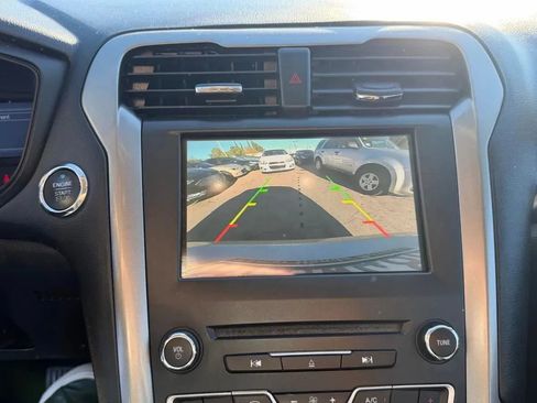 Used 2018 Ford Fusion SE FWD image 17