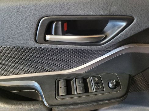 Used 2020 Toyota C-HR LE image 27