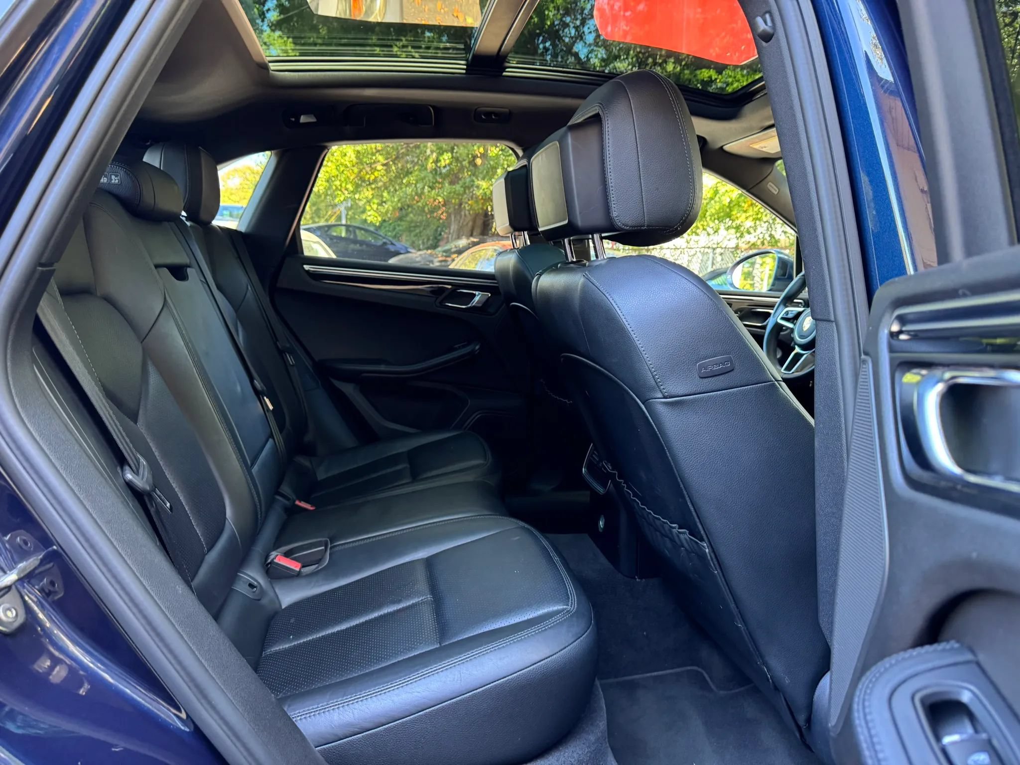 Used 2016 Porsche Macan S w/ Infotainment Package AWD/4WD image 30