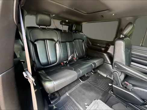 Used 2022 Jeep Wagoneer Series III w/ Premium Group I AWD/4WD image 25