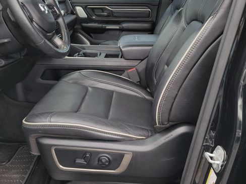 Used 2020 RAM 1500 Limited w/ Black Appearance Package AWD/4WD image 9