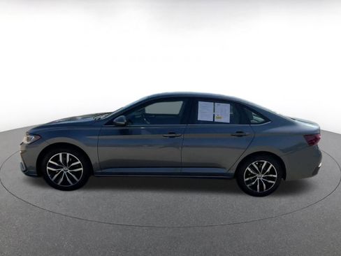 Used 2025 Volkswagen Jetta SE image 9