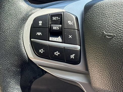 Used 2022 Ford Explorer XLT w/ Equipment Group 202A AWD/4WD image 31