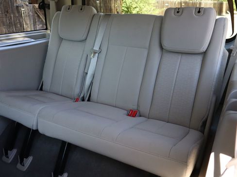 Used 2014 Ford Expedition XLT image 21