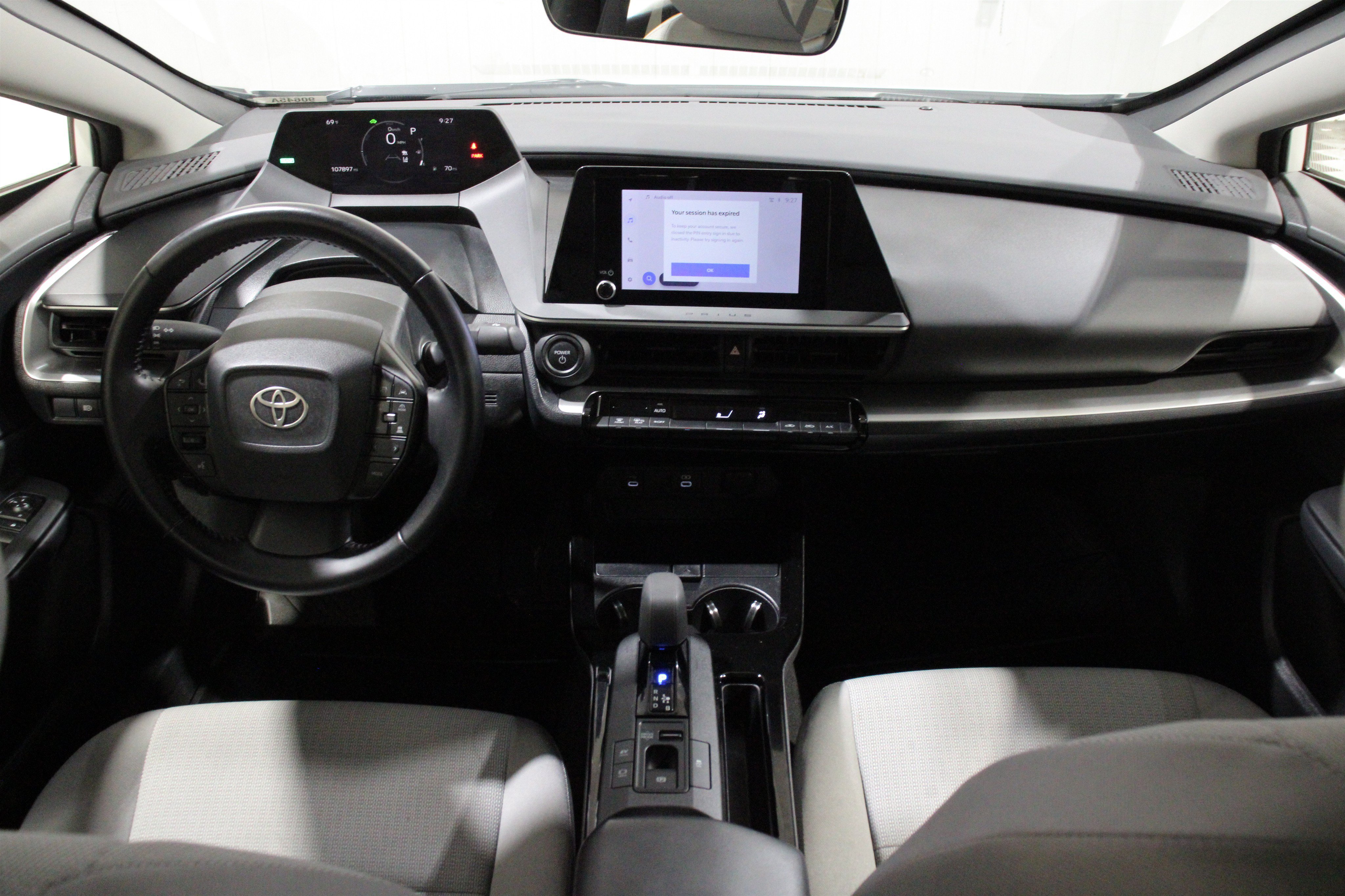 Used 2024 Toyota Prius LE FWD image 2