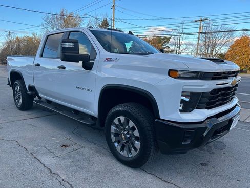Used 2024 Chevrolet Silverado 2500 Custom w/ Custom Value Package image 1