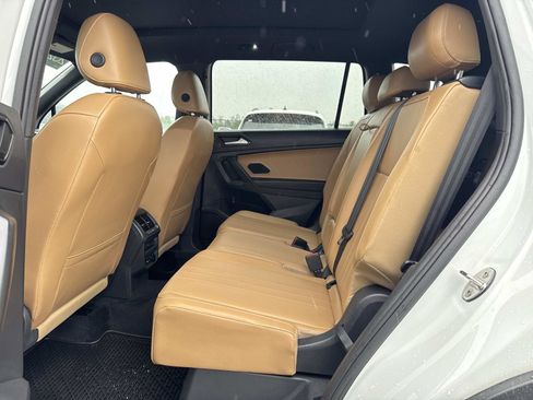 Certified 2022 Volkswagen Tiguan SE R-Line image 25